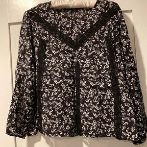 Woman’s cropped swing blouse, long sleeves